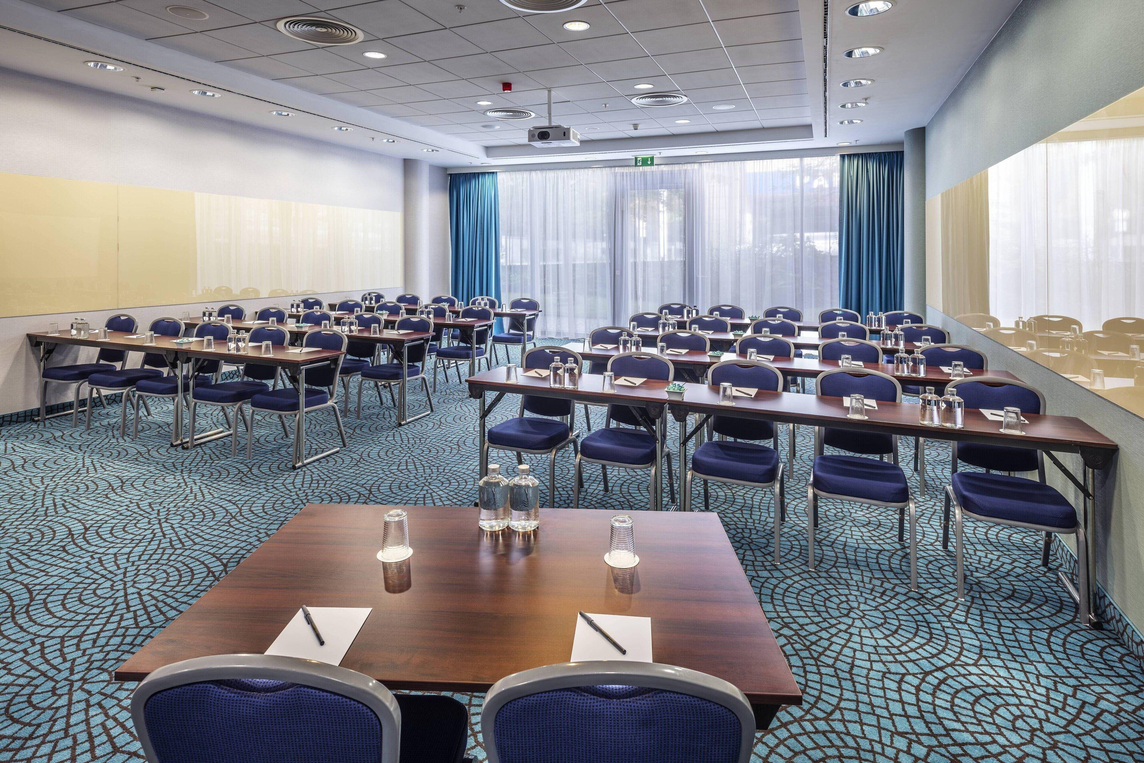 Courtyard By Marriott Prague City — Photos 2